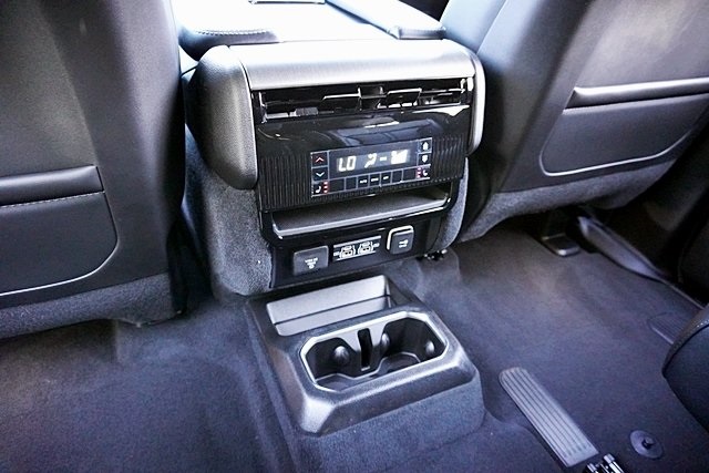 New 2025 Bright White Clear-Coat Exterior Paint Jeep Series II image 31