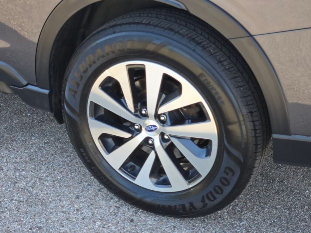 2020 Subaru Outback Premium photo 13