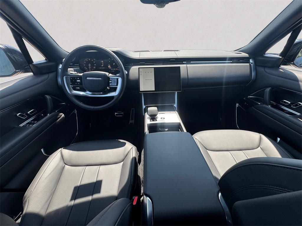 2025 Land Rover Range Rover SE photo 9
