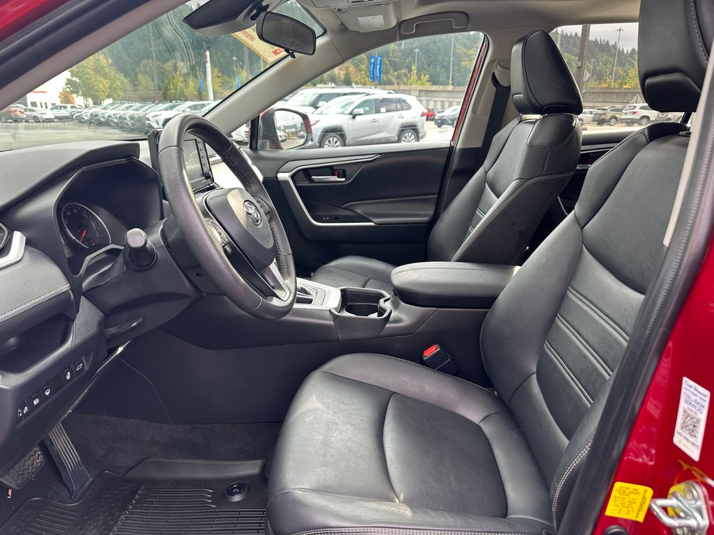2021 Toyota RAV4 XLE Premium photo 11