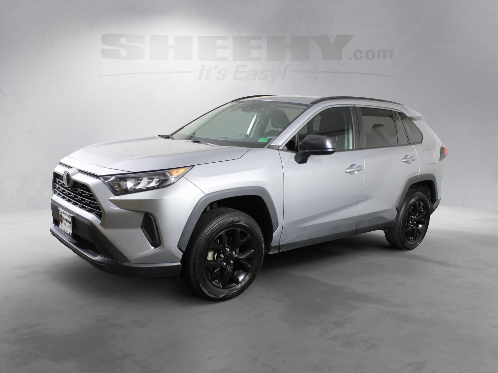 2021 Toyota RAV4 LE photo 3