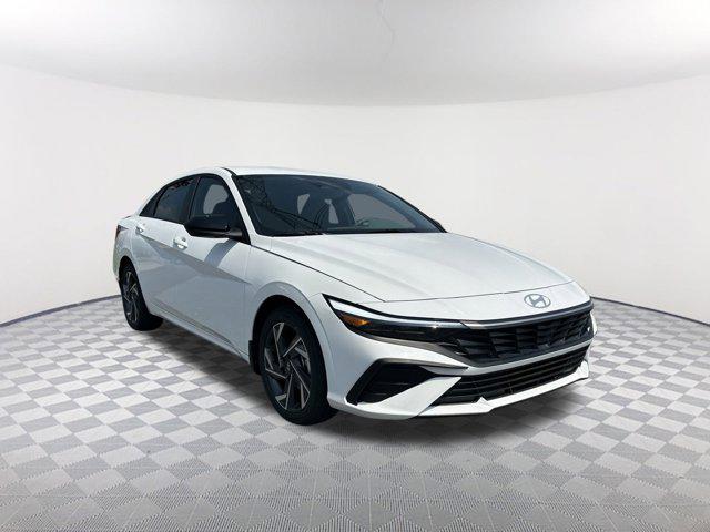 2025 Hyundai Elantra SEL Sport photo 3