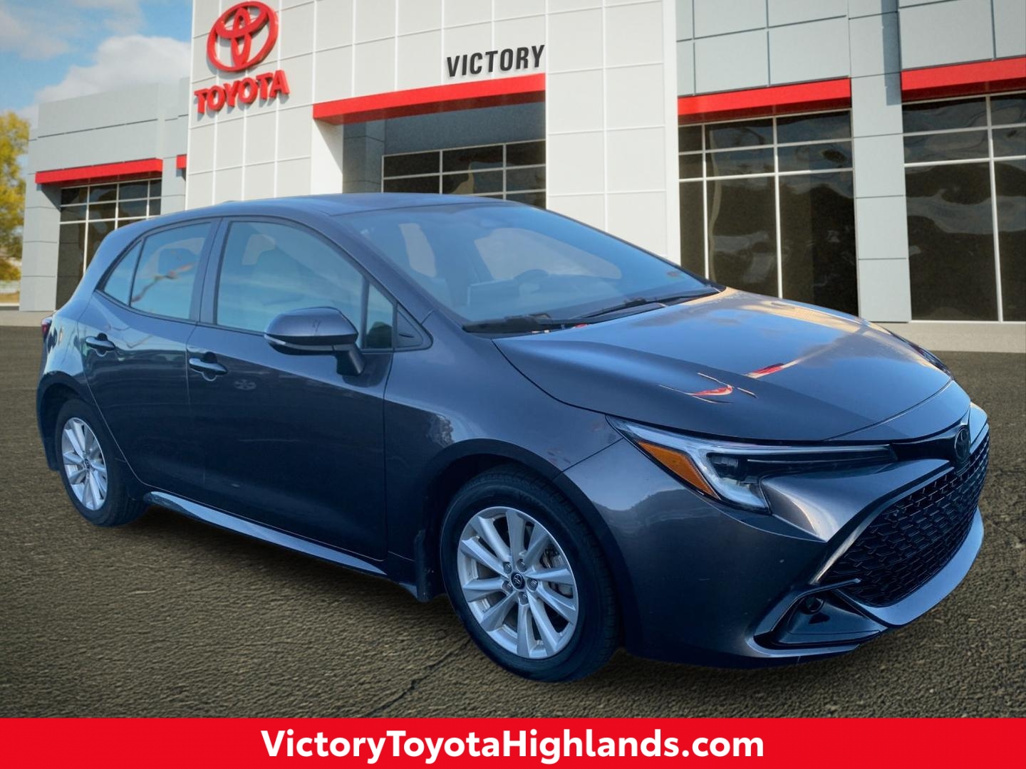 2025 Toyota Corolla Hatchback SE's photo