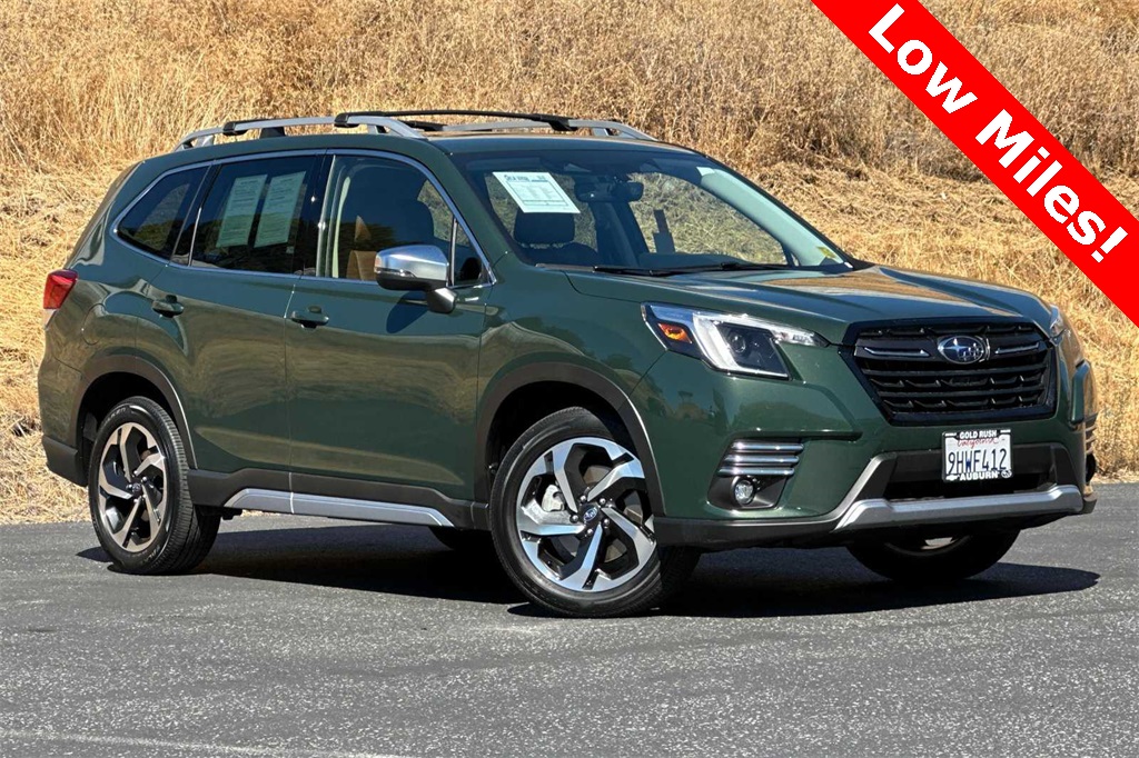 2023 Subaru Forester Touring photo 2