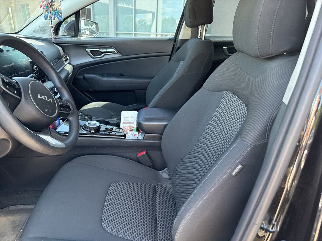 2023 Kia Sportage Hybrid LX photo 9