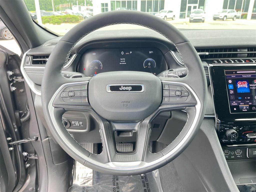 2025 Jeep Grand Cherokee Laredo X photo 11