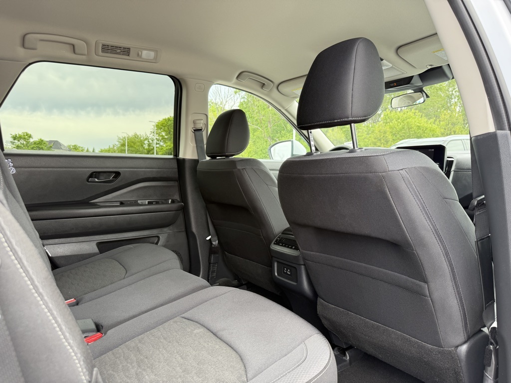 2025 Nissan Pathfinder SV photo 23