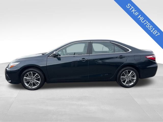 2017 Toyota Camry SE photo 4