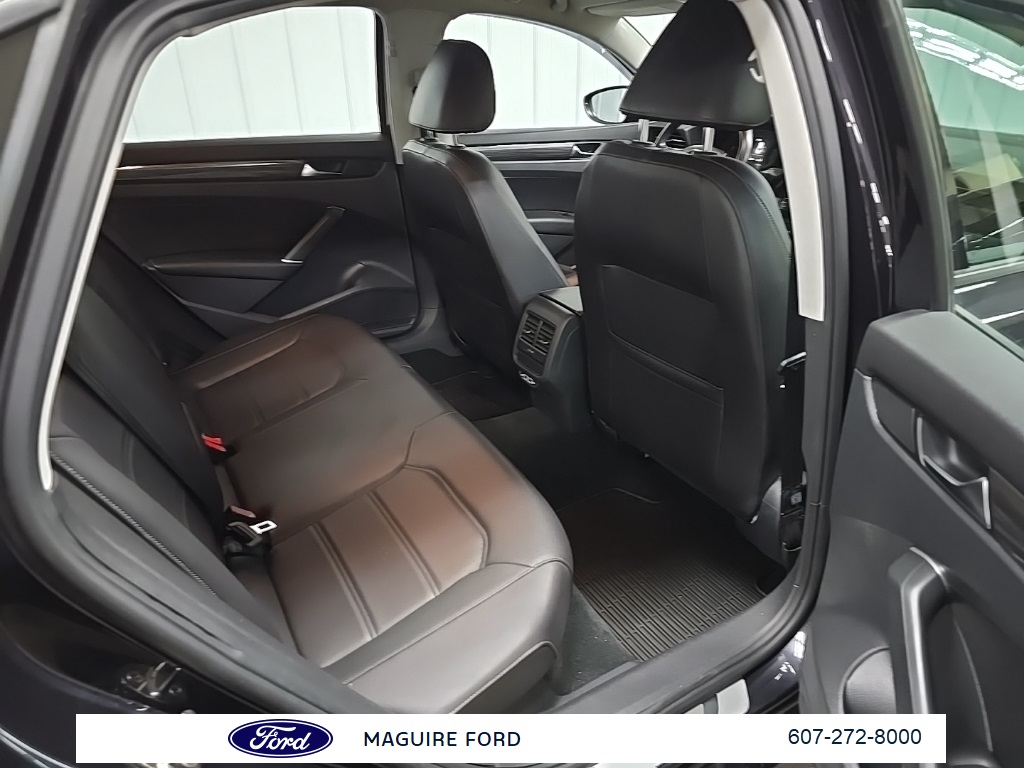 2020 Volkswagen Passat 2.0T R-Line photo 16