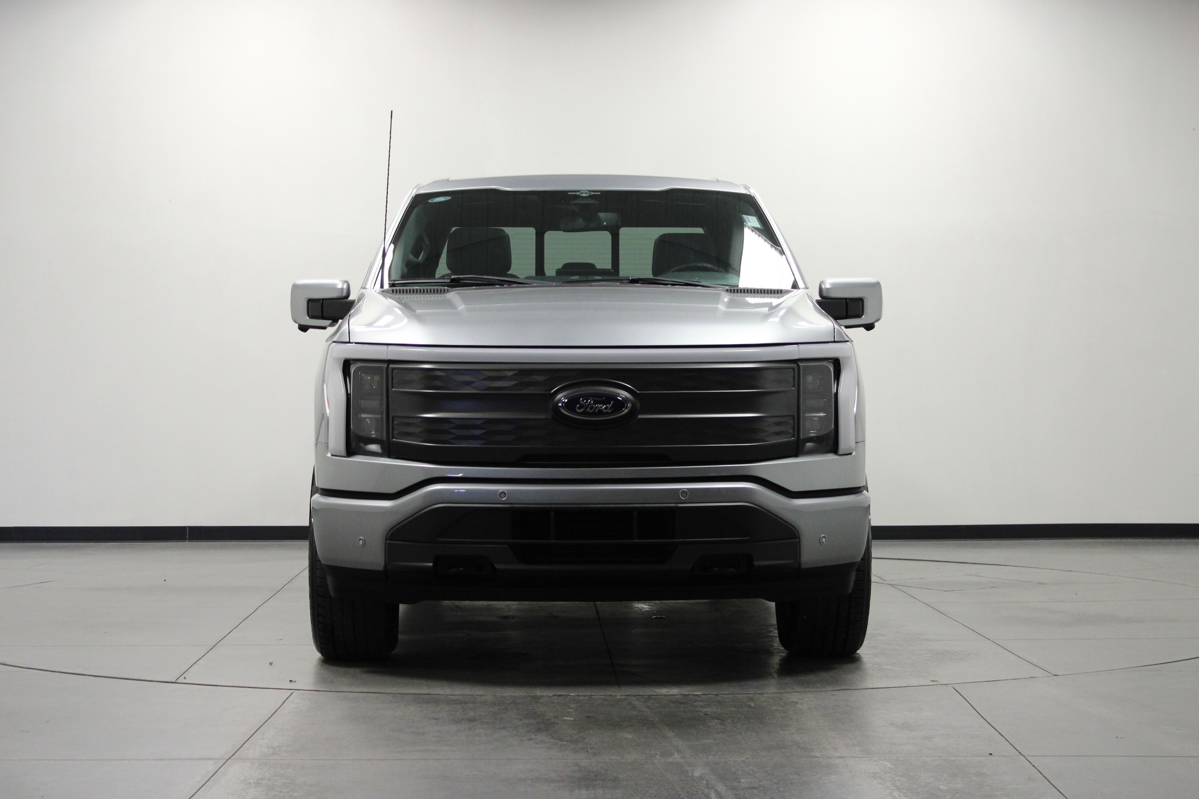 2023 Ford F-150 Lightning Lariat photo 8
