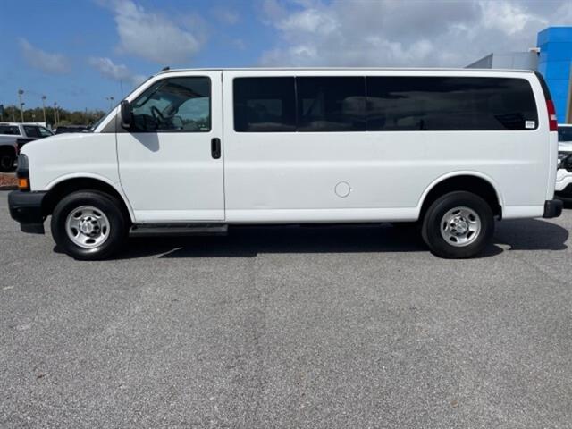 2022 Chevrolet Express Passenger LS 3500 photo 4