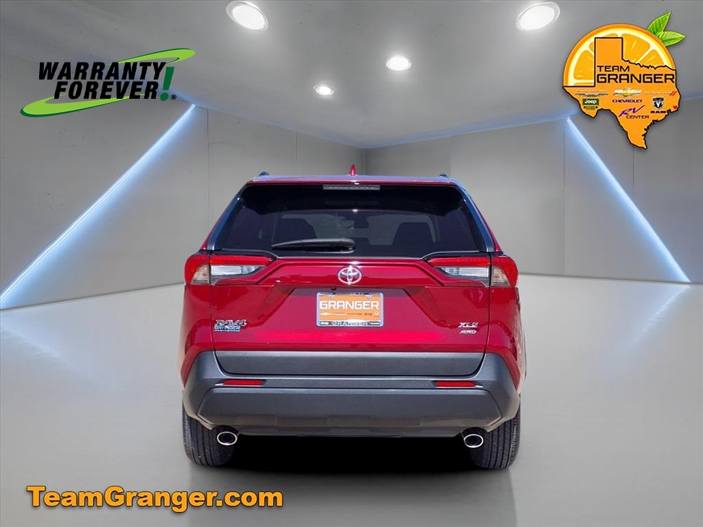2023 Toyota RAV4 XLE photo 4