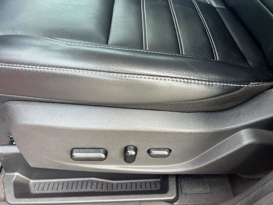 2019 Ford Escape Titanium photo 19