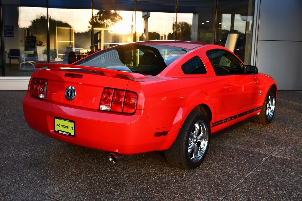 2005 Ford Mustang photo 7
