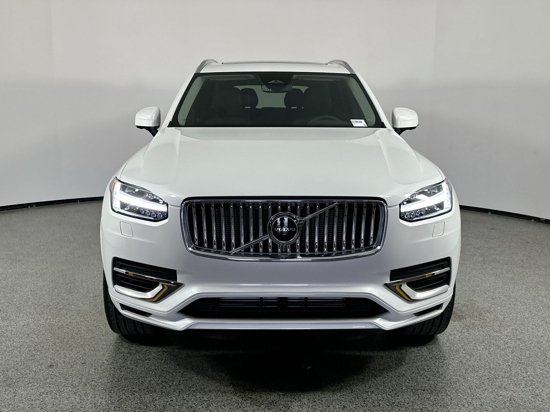 2025 Volvo XC90 T8 AWD Plus photo 2