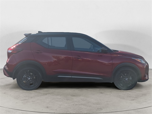 2021 Nissan Kicks SR photo 3