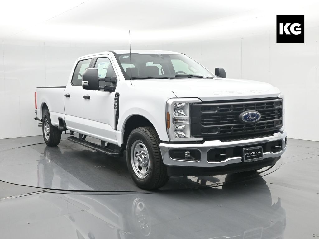 2026 Ford F-350 Super Duty XL's photo