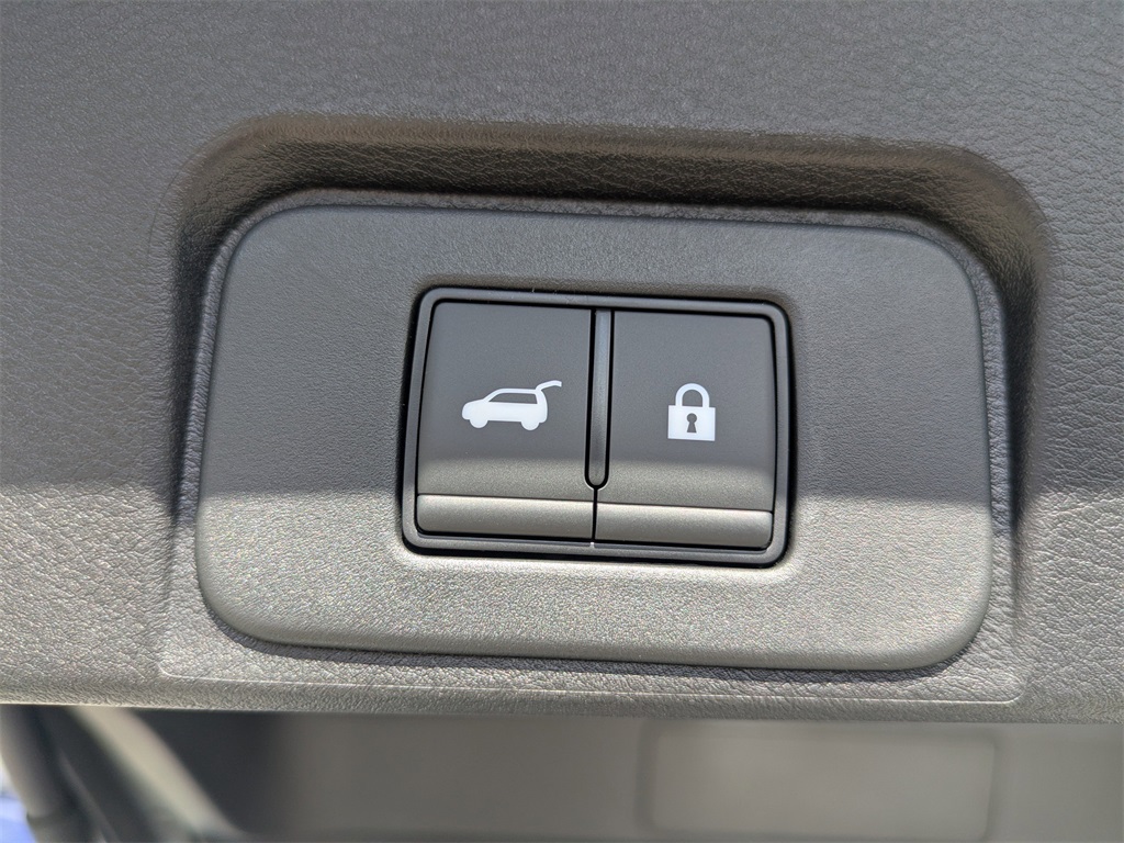 2025 Nissan Rogue SV photo 13