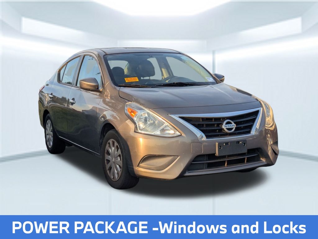 2016 Nissan Versa 1.6 SV photo 2