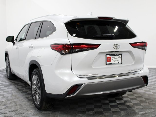 2022 Toyota Highlander Platinum photo 3