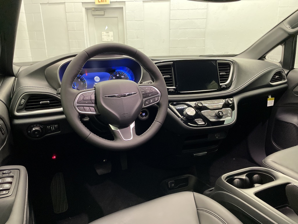 2026 Chrysler Pacifica photo 6