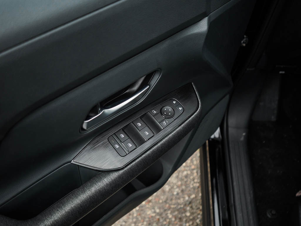 2026 Nissan Kicks SV photo 17