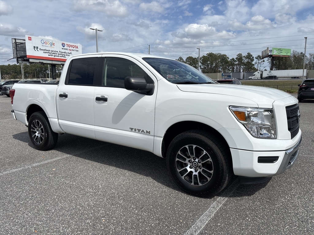 2022 Nissan Titan SV photo 7