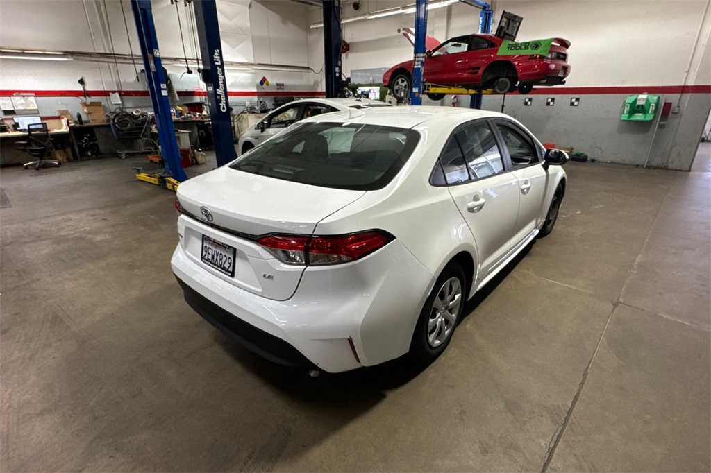 2023 Toyota Corolla LE photo 3