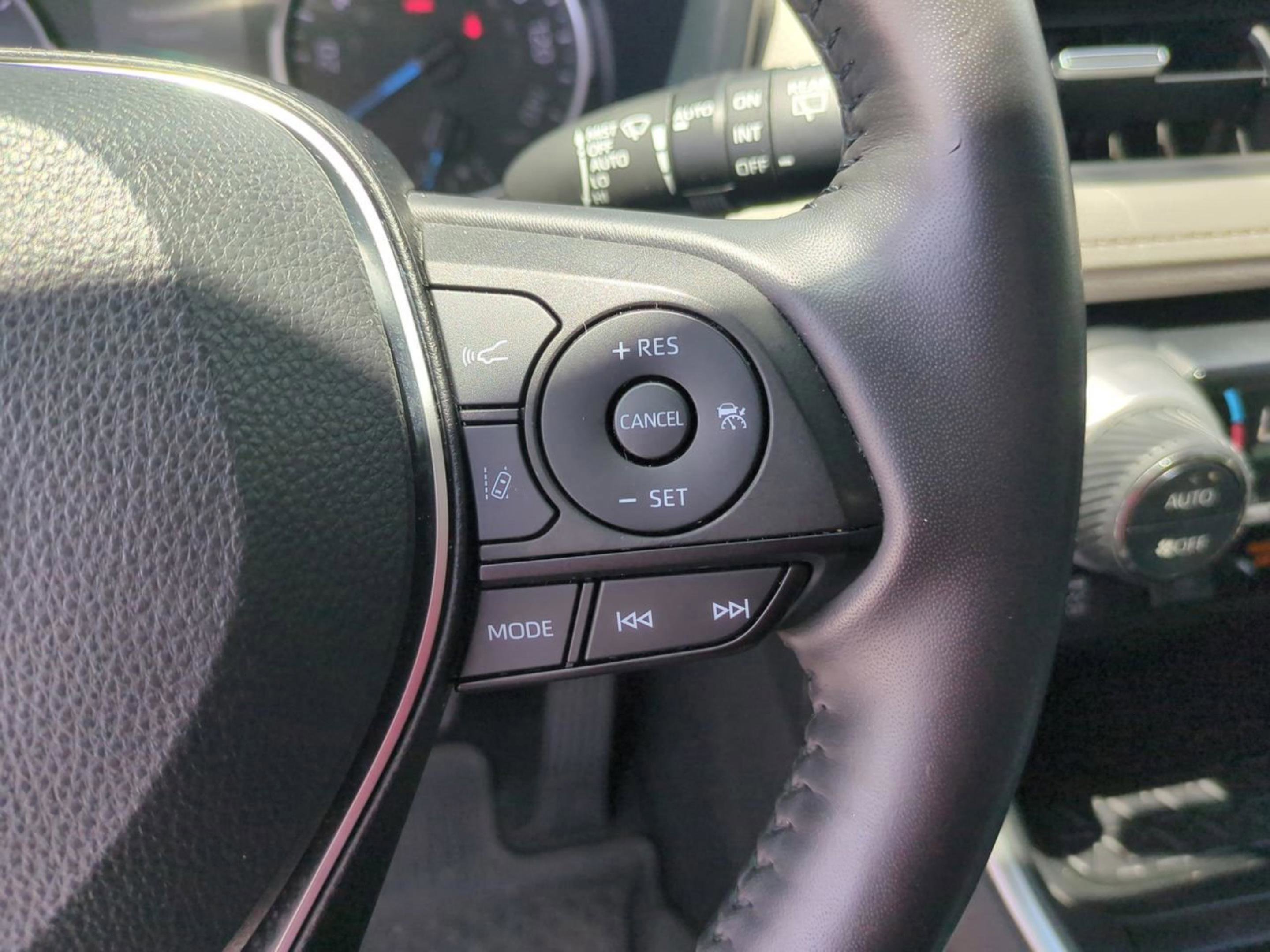 2022 Toyota RAV4 XLE Premium photo 26