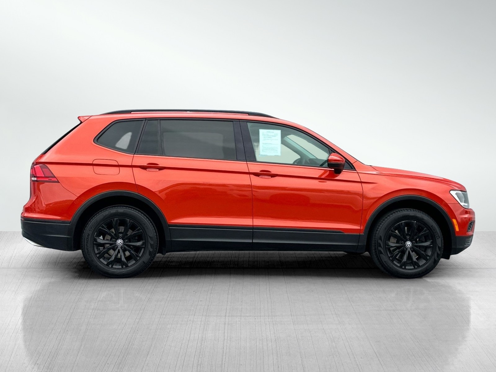2019 Volkswagen Tiguan S photo 2