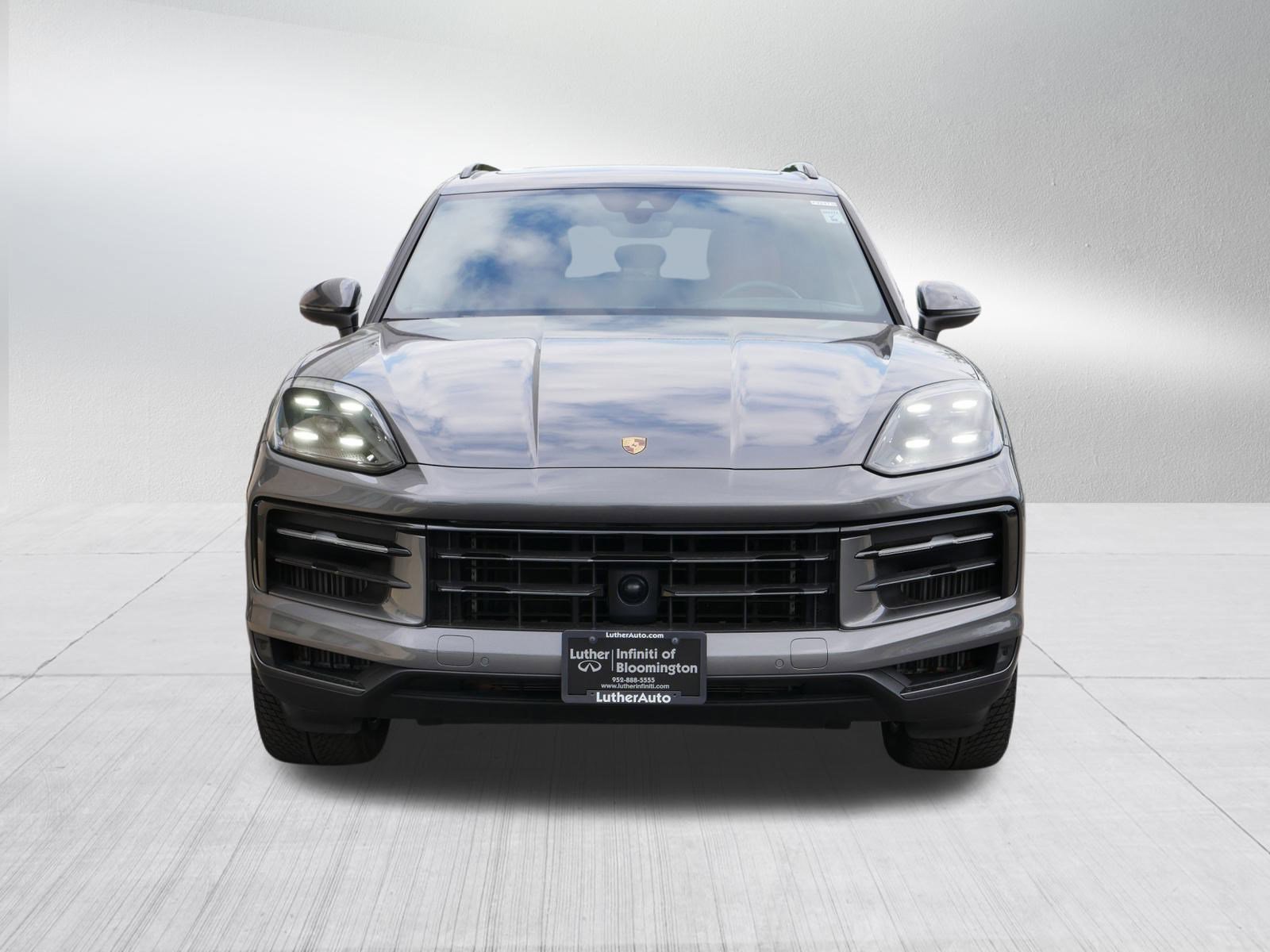 2024 Porsche Cayenne S photo 2