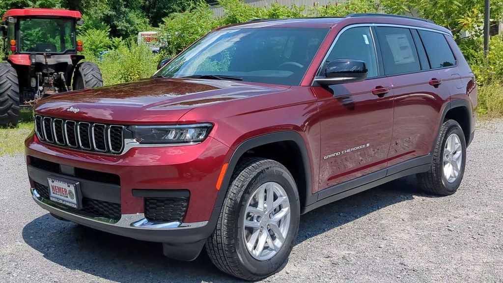 2025 Jeep Grand Cherokee Laredo X photo 3