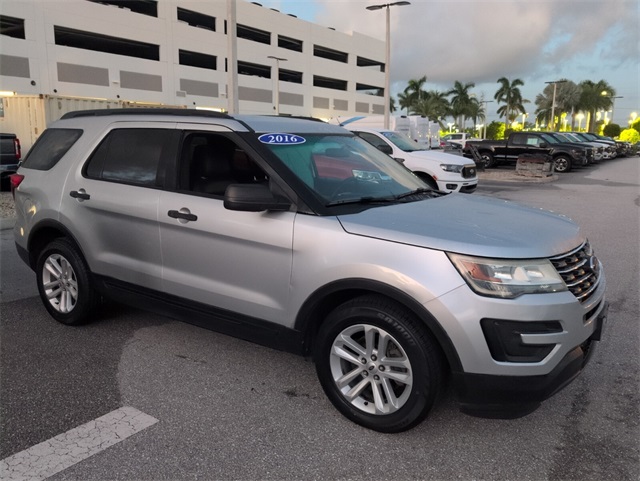 2016 Ford Explorer Base photo 2
