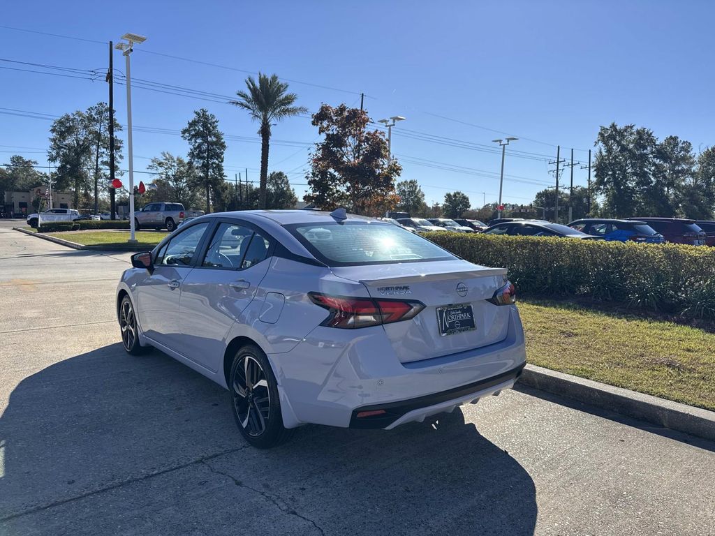 2025 Nissan Versa 1.6 SR photo 4