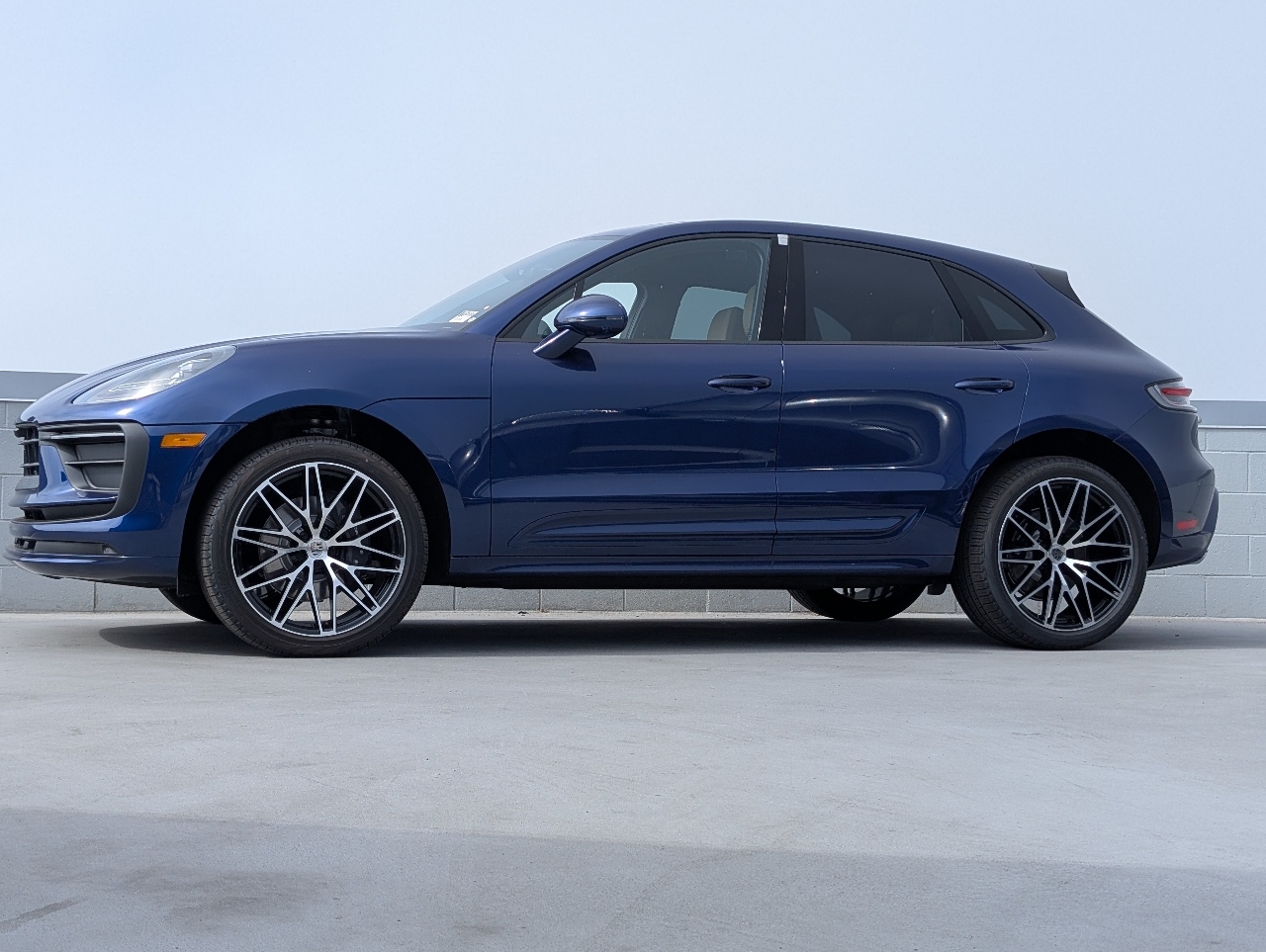 2026 Porsche Macan T photo 2