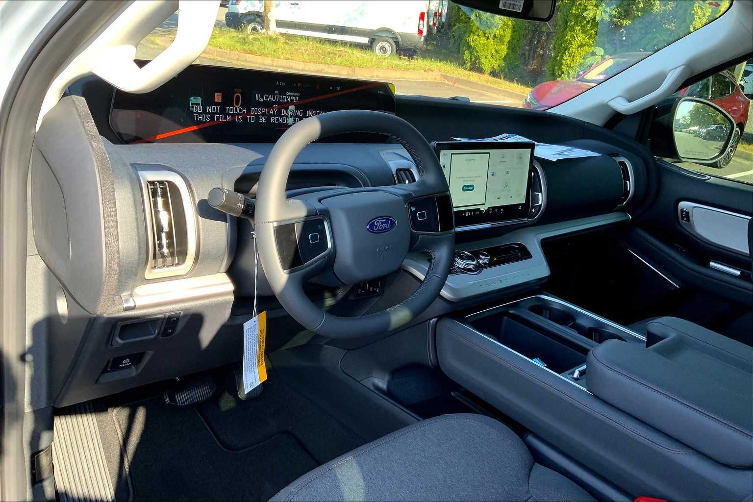 2025 Ford Expedition photo 5