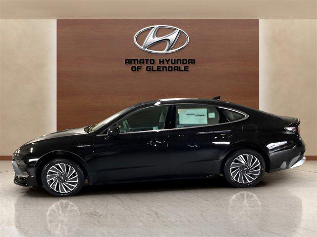 2025 Hyundai Sonata Hybrid Limited photo 3