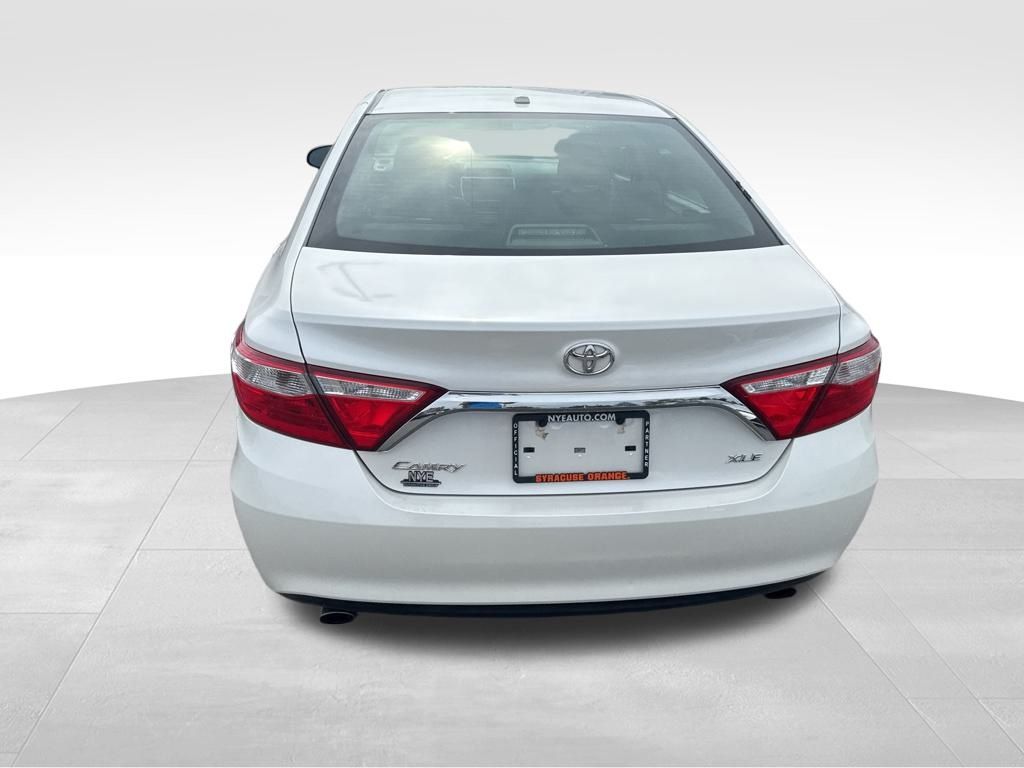 2015 Toyota Camry XLE photo 4