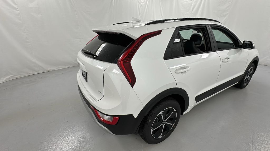 2025 Kia Niro EX photo 3