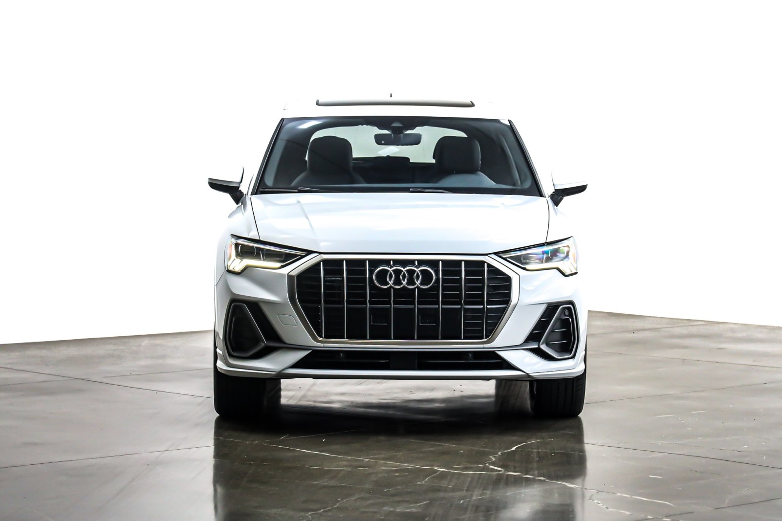 2024 Audi Q3 S line Premium 45 TFSI photo 2
