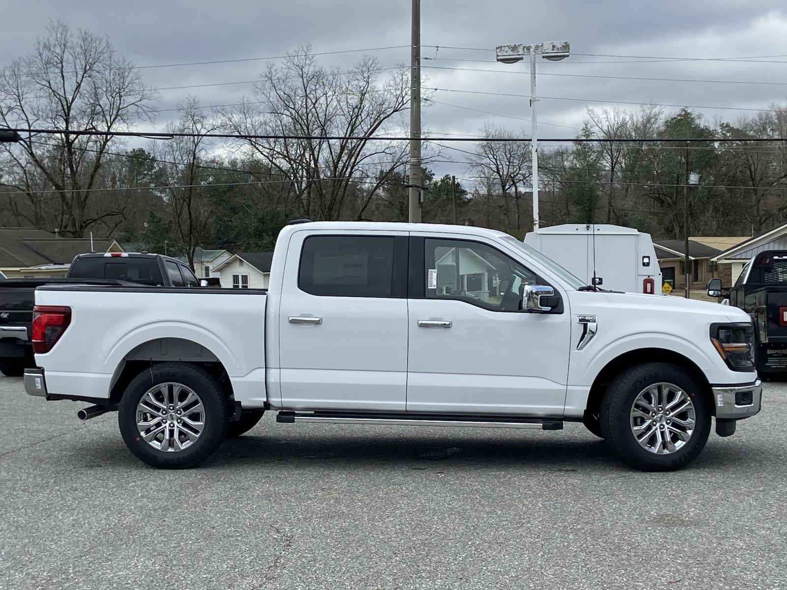 2025 Ford F-150 XLT photo 2