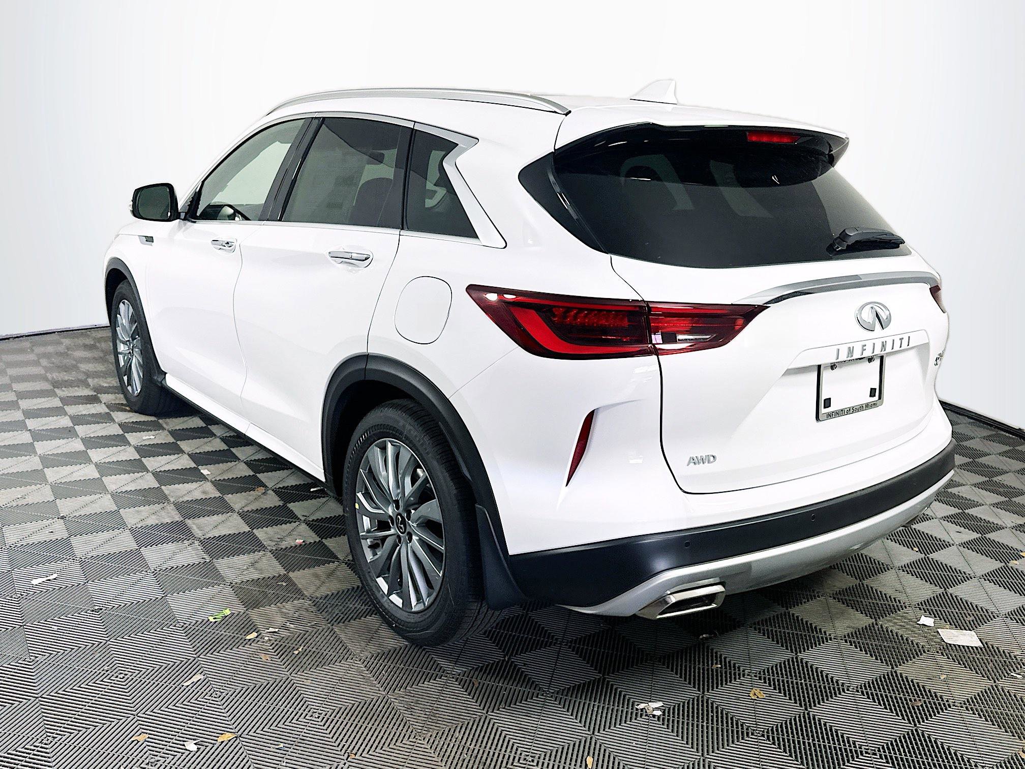 2025 Infiniti QX50 Luxe AWD photo 4