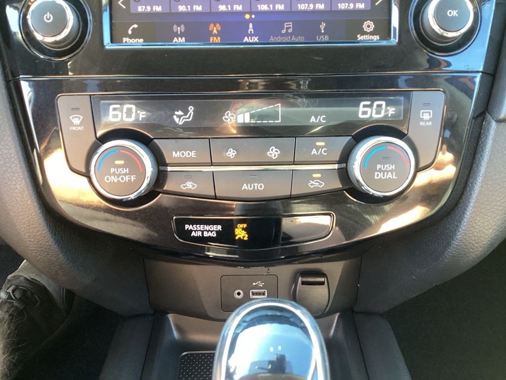 2019 Nissan Rogue SV photo 20