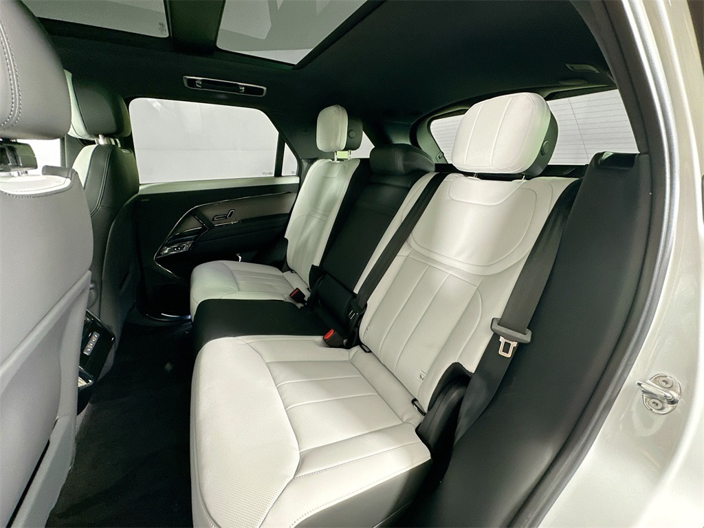 2025 Land Rover Range Rover Sport SE photo 18
