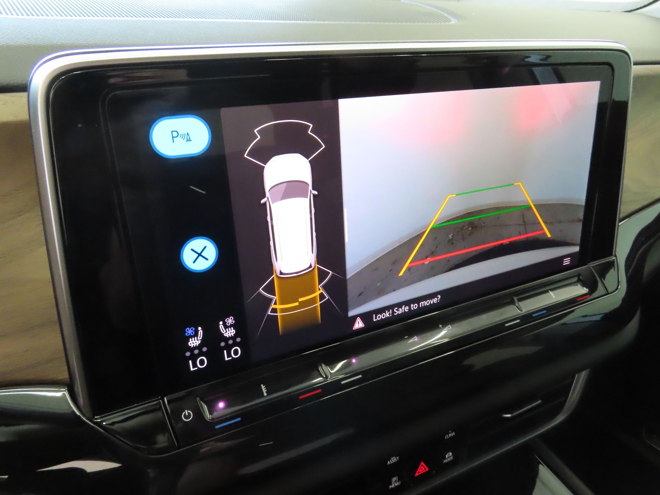 2025 Volkswagen Atlas SE Technology photo 15