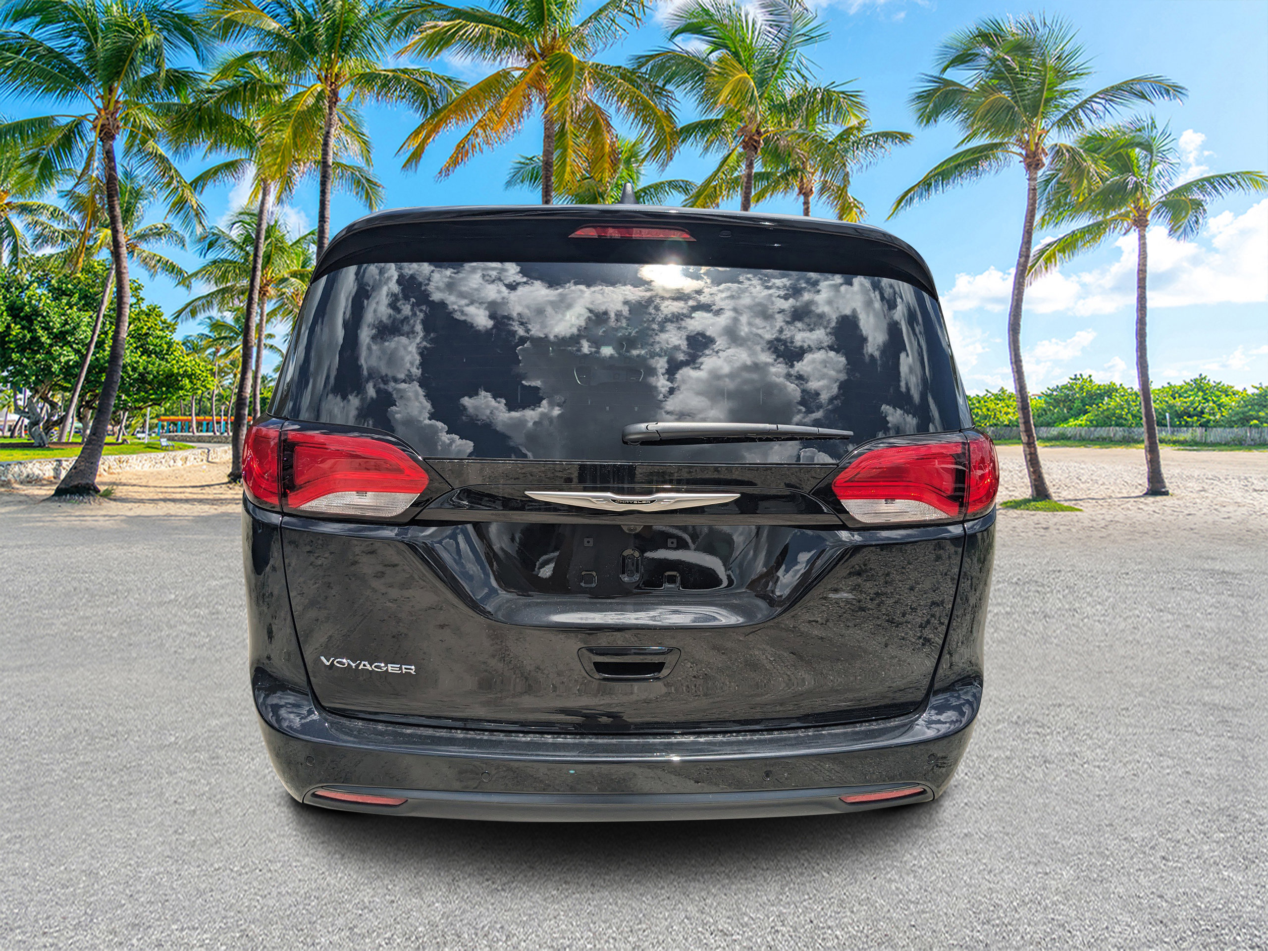 2025 Chrysler Voyager LX photo 4