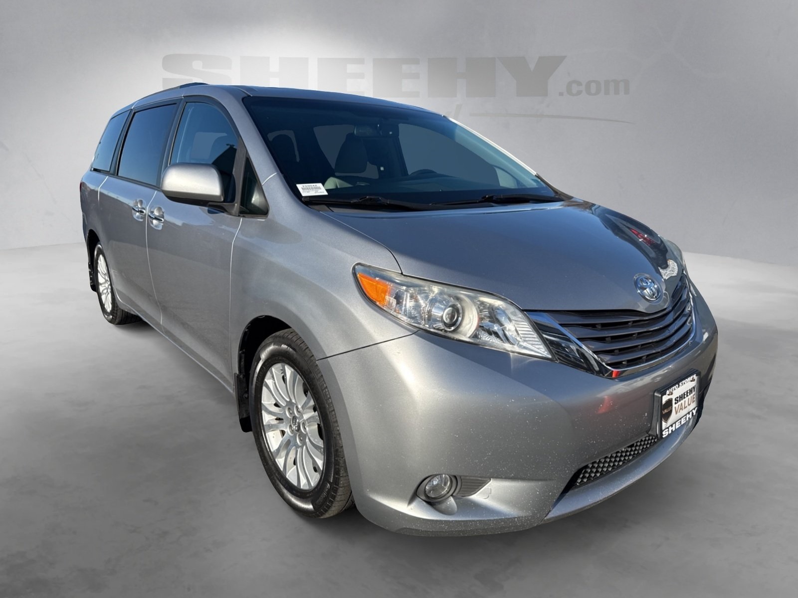 Used 2017 Toyota Sienna XLE with VIN 5TDYZ3DC7HS785351 for sale in Warrenton, VA