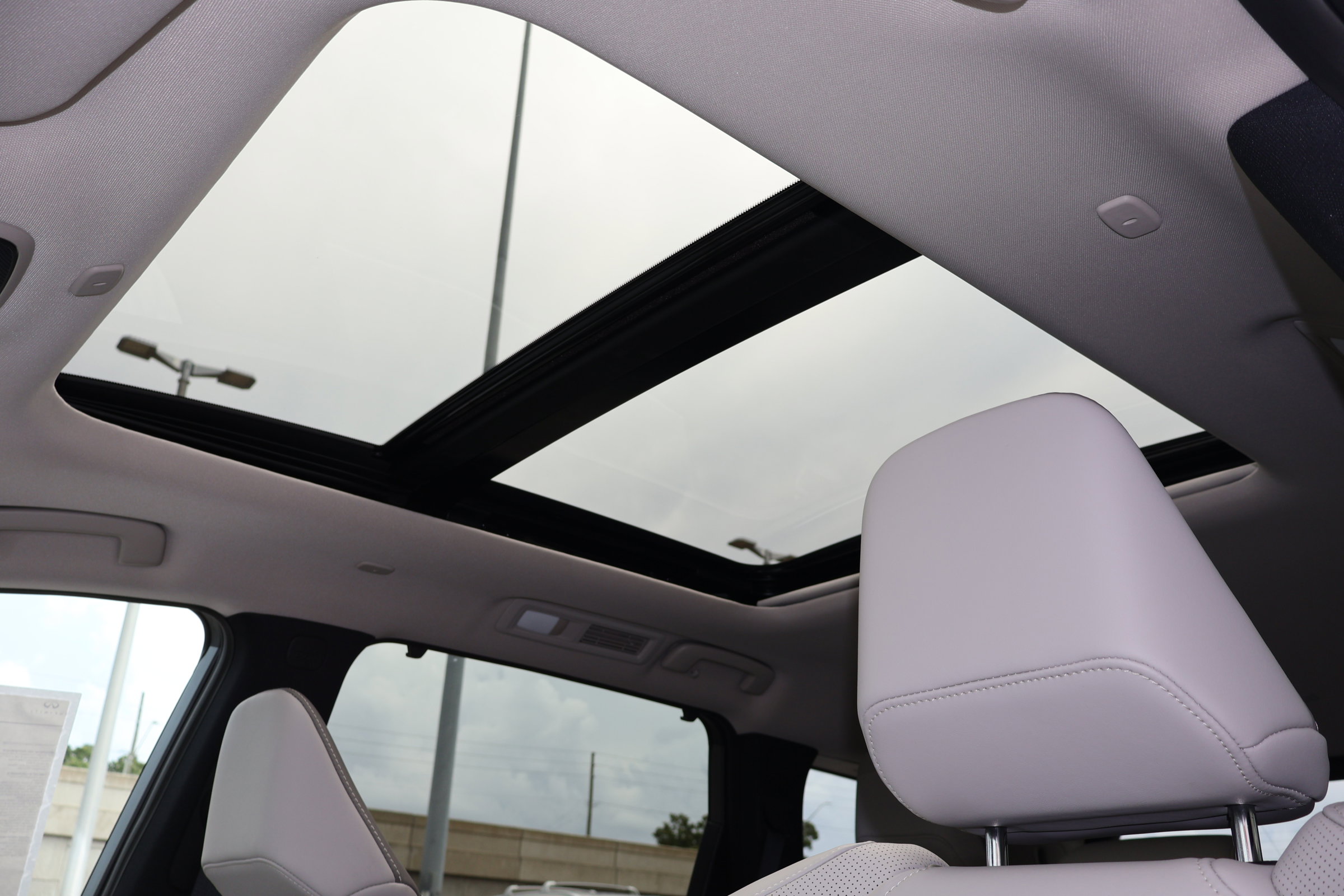 2026 Infiniti QX60 Luxe photo 4