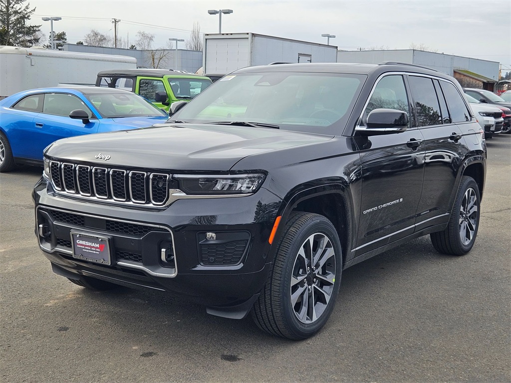 2025 Jeep Grand Cherokee Overland photo 3