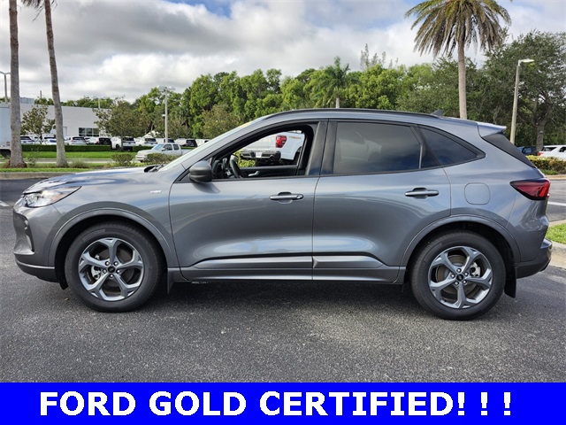 2024 Ford Escape Hybrid ST-Line photo 2